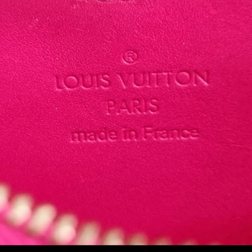Louis Vuitton Monogram Vernis red heart shaped coin pouch/ bag charm - Picture 9 of 11